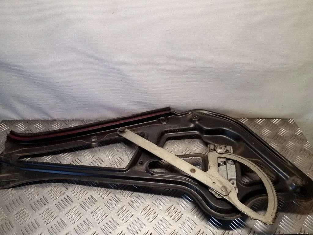 Mechaninis priekinio lango pakėlimo mechanizmas