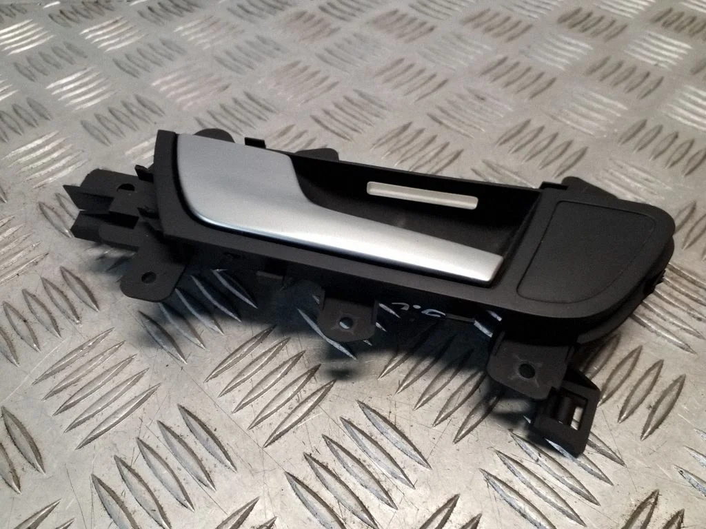 Rear door interior handle 8K0839019