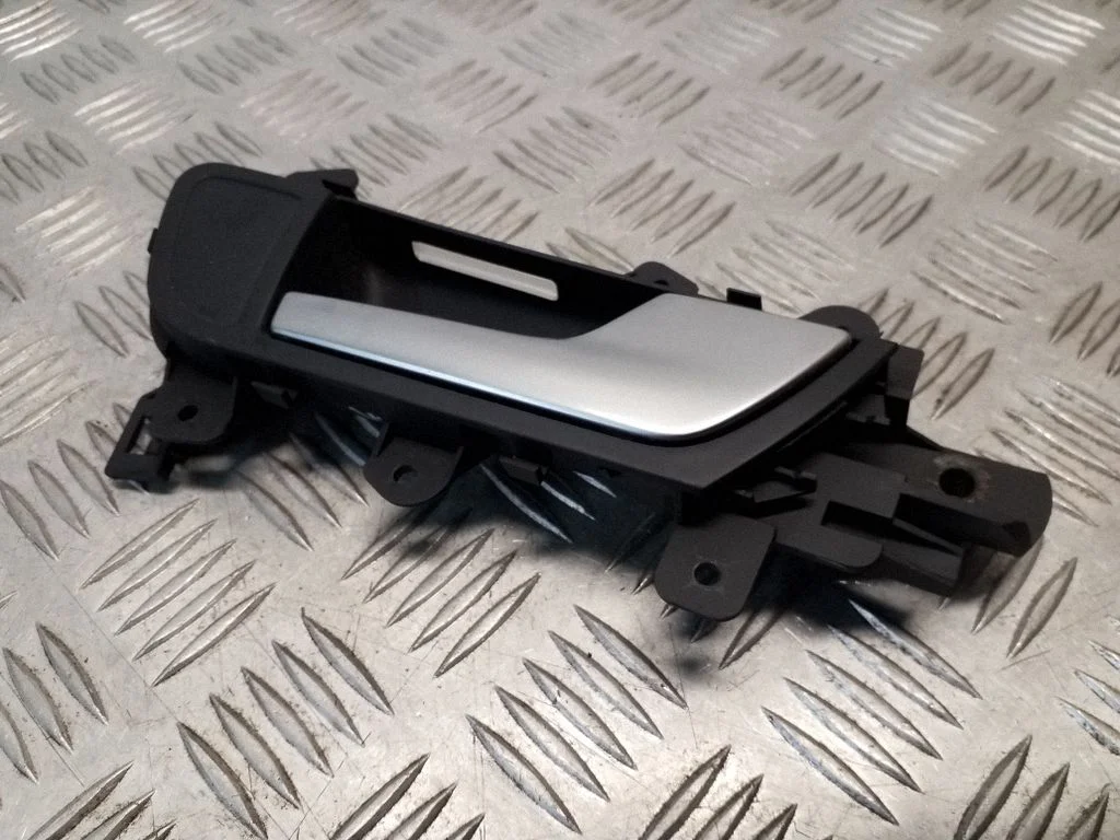 Rear door interior handle 8K0839020