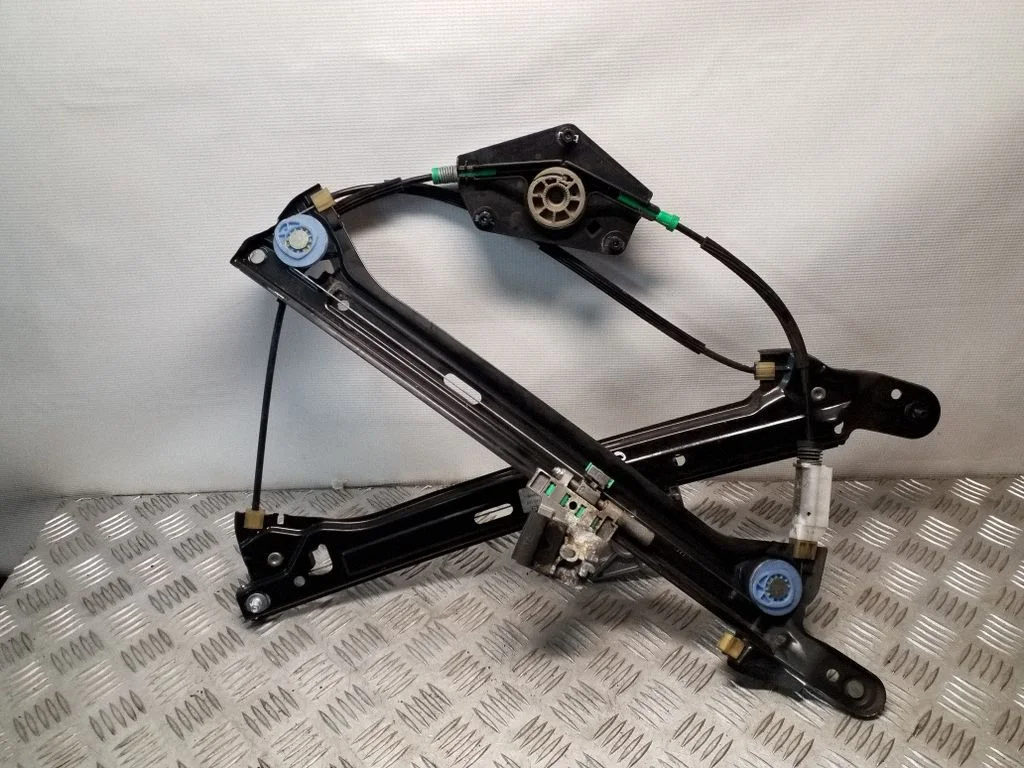Front window lifting mechanism without motor 8T8837461