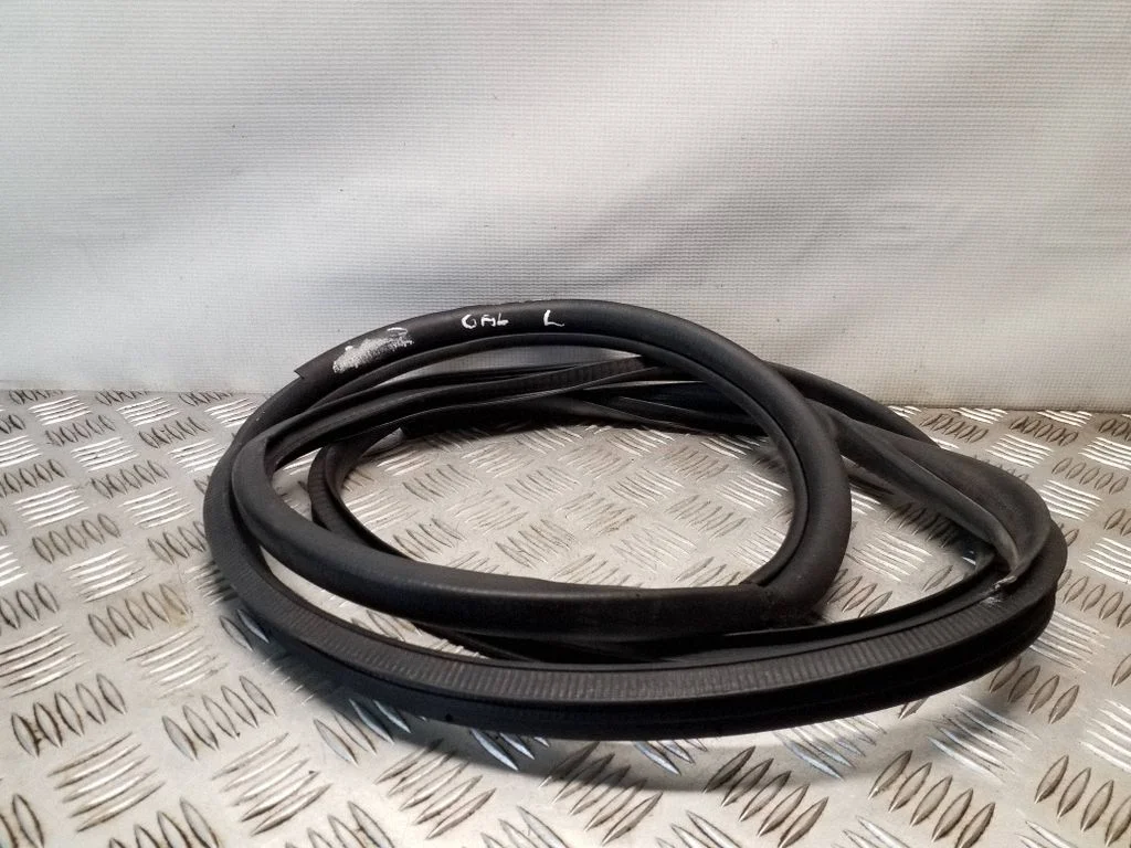Rear door rubber seal (on body) – left