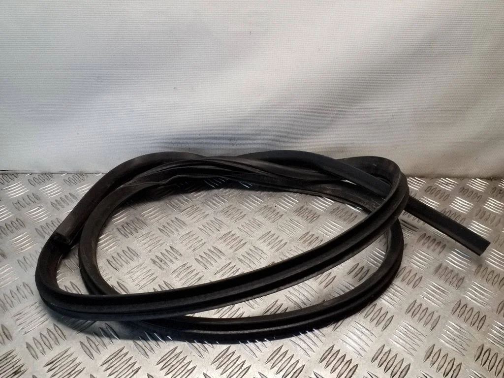 Tagaukse tihend (kere pool) – vasak