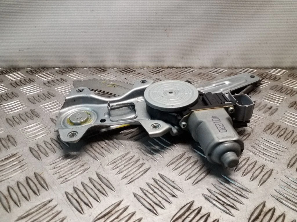 Rear door window regulator with motor – Nissan Juke I F15 (2010-2018)