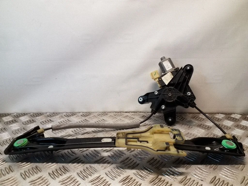Rear door window regulator with motor C04397101