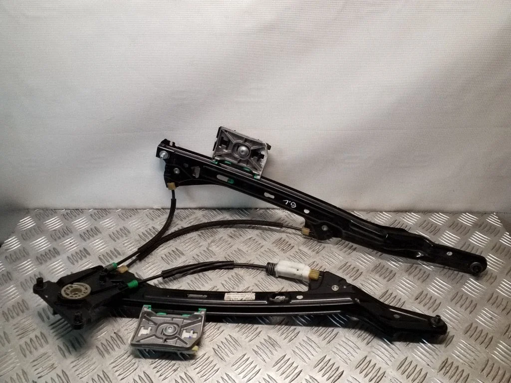 Rear window lifting mechanism without motor 8T8839461