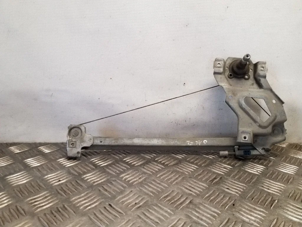 Rear door manual window regulator 893839399