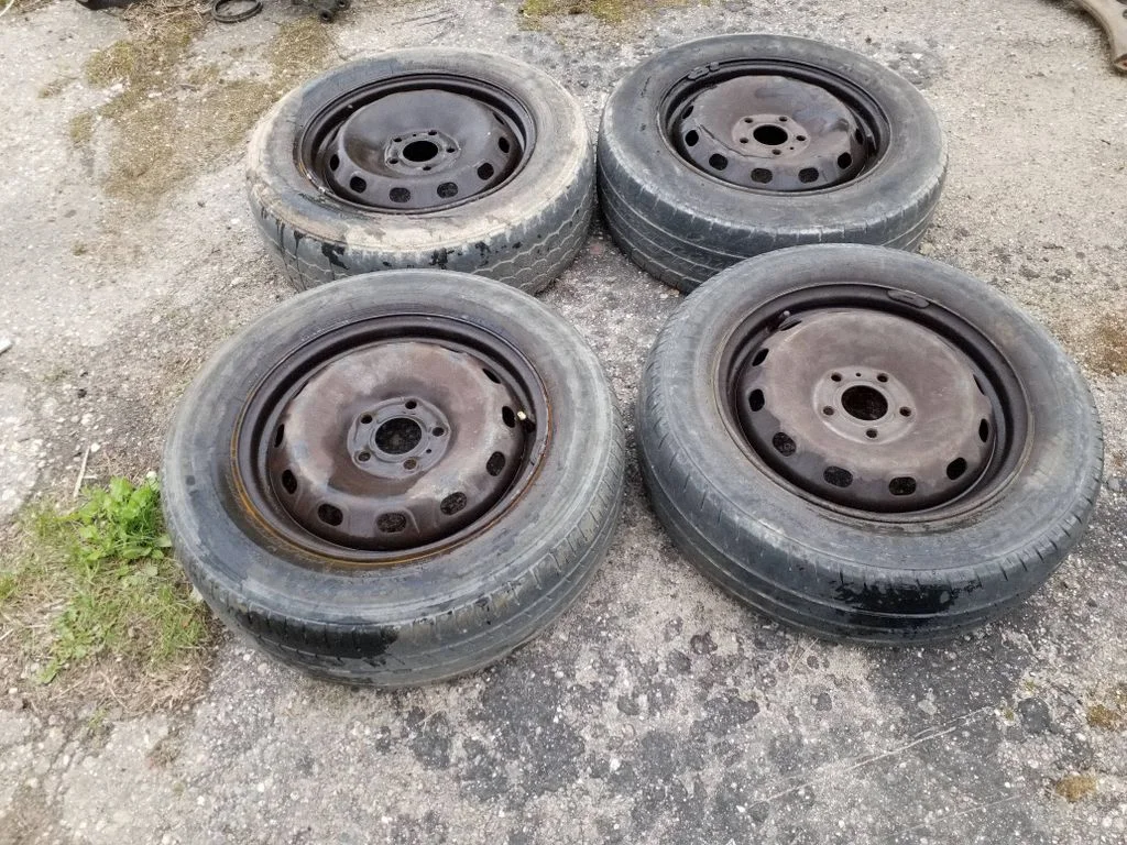 R16 plieninis štampuotas ratlankis (-iai)