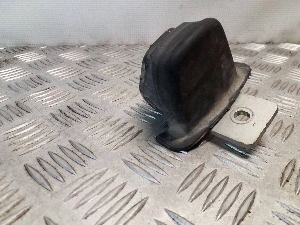 Sliding door check strap stopper – Renault Trafic III (X82) (2014-)