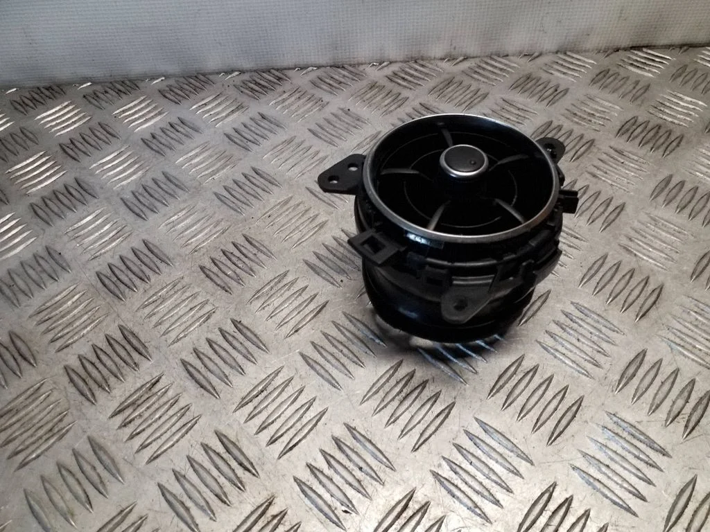 Armatuurlaua keskmine õhutusrest 5556862280
