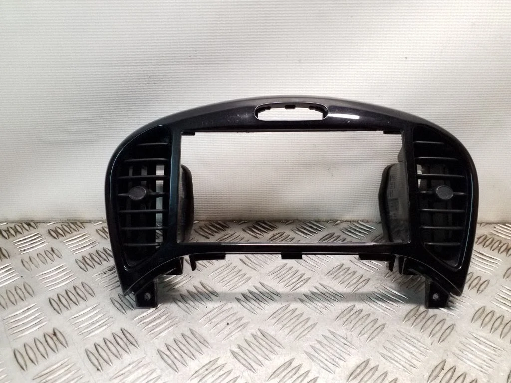 Centrālās gaisa restītes 68260BX80A
