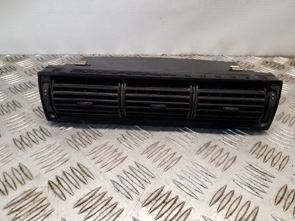 Dash center air vent grill 4A1820951