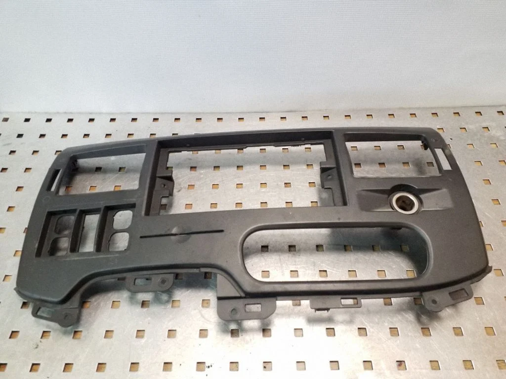 Panel deski rozdzielczej (środkowy) 6C11V047A04