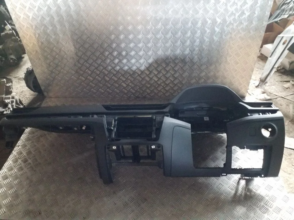 Dashboard 3V0857069
