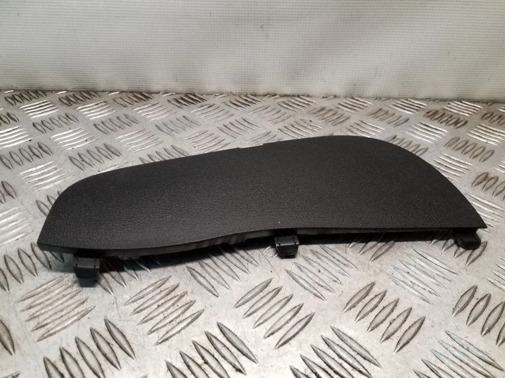 Dashboard side end trim – Nissan Juke I F15 (2010-2018)