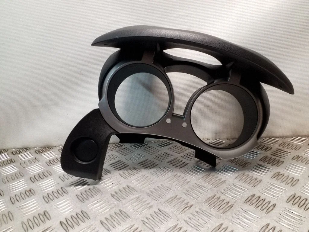 Instrumentu paneļa apdare – Nissan Juke I F15 (2010-2018)