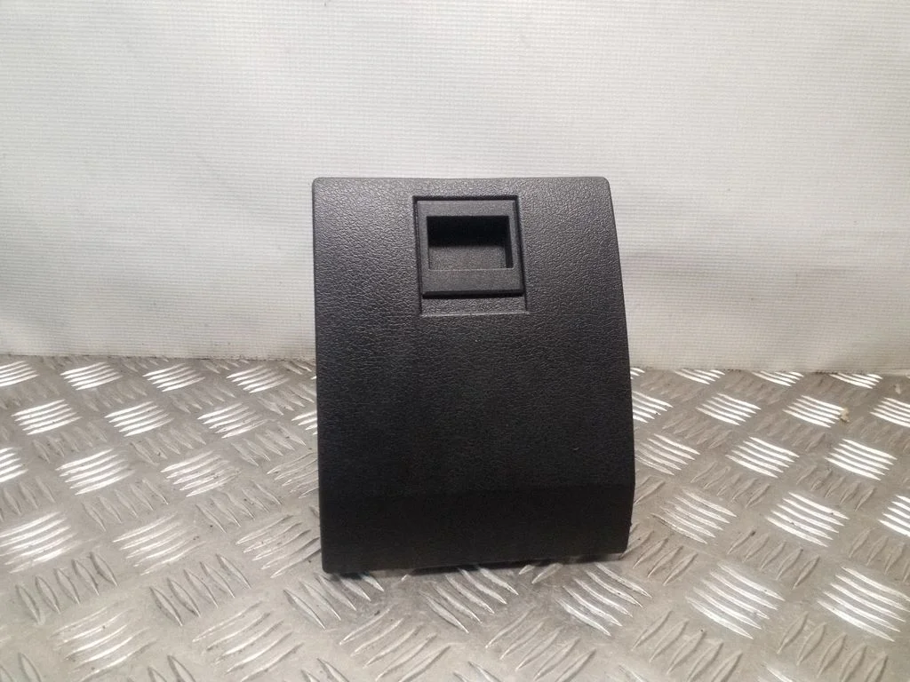 Dashboard storage box/compartment 1364056