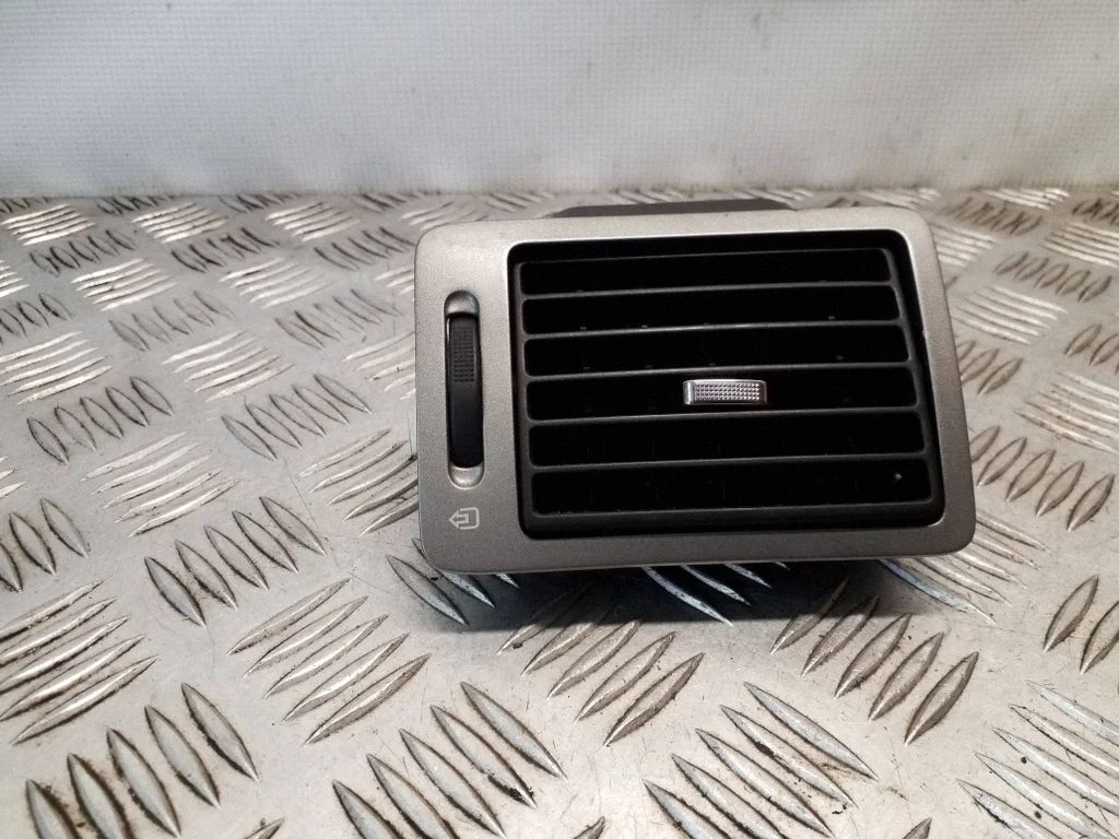 Dashboard side air vent grill/cover trim – Peugeot Expert (2007-2016)