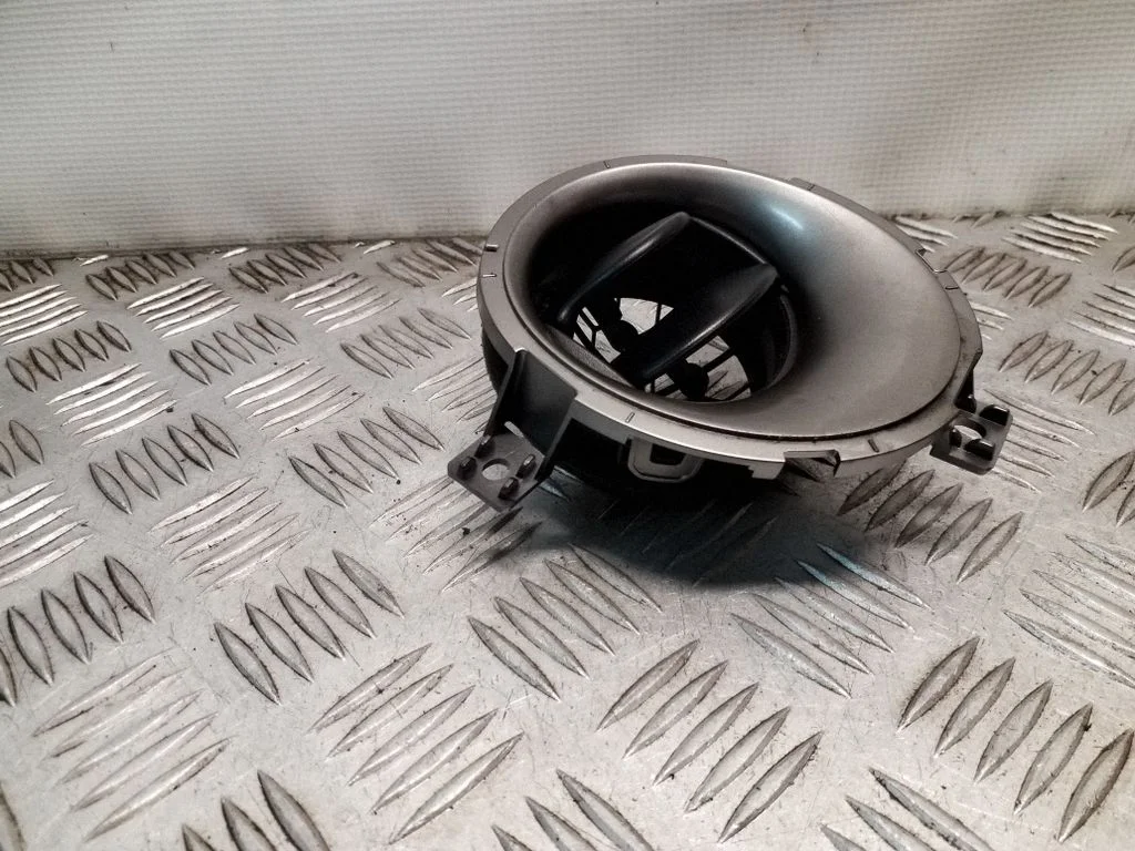 Boczne kratki nawiewu – Nissan Juke I F15 (2010-2018)