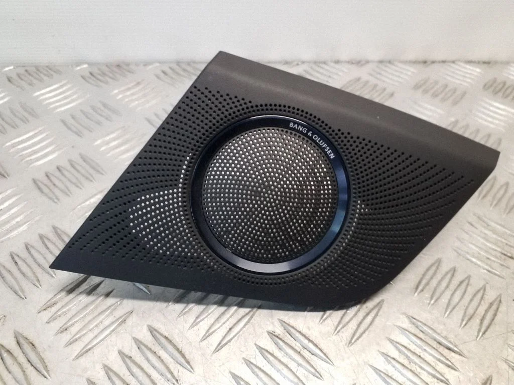 Side speaker trim/cover – left