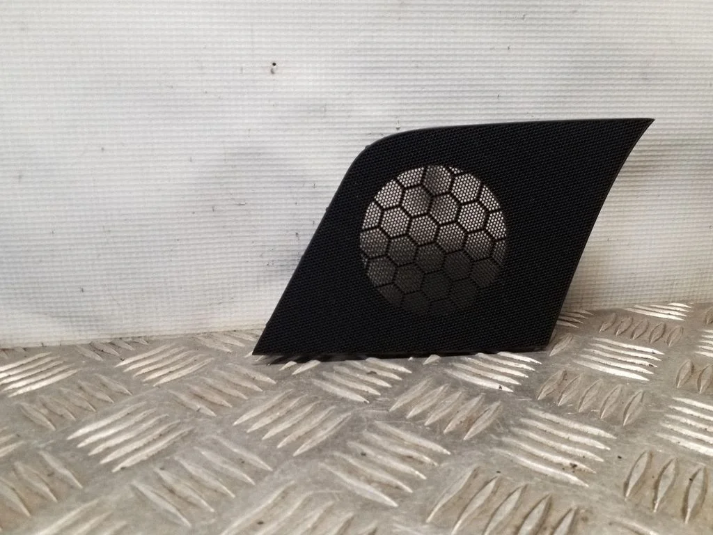 Maskownica głośnika bocznego 8R0035427