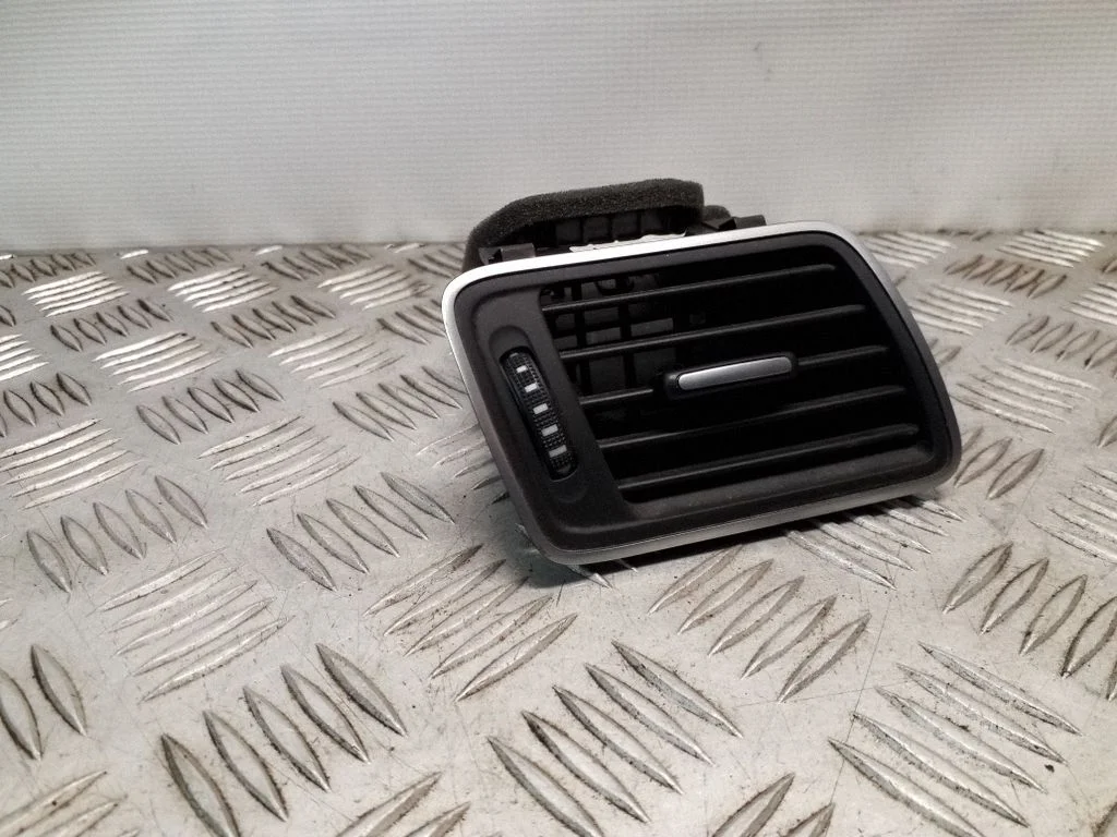 Armatuurlaua külje õhutusresti kate – Volkswagen Passat CC (2008-2016)