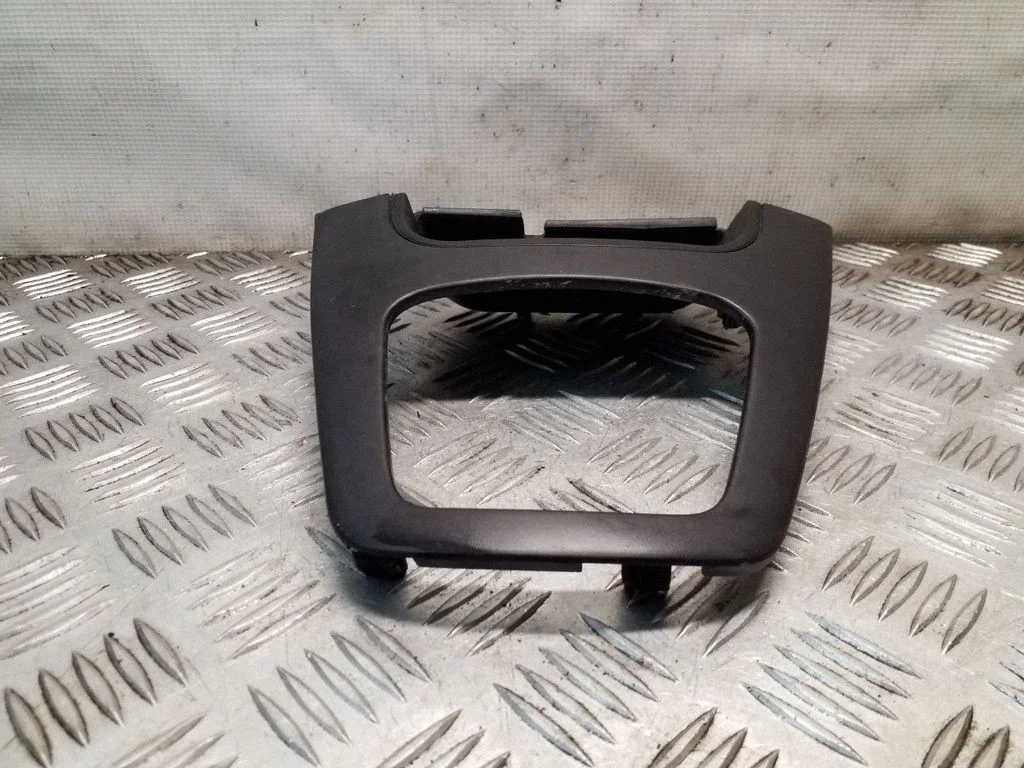 Pārnesumu pārslēga sviras apdare (plastmasas) 846512E900
