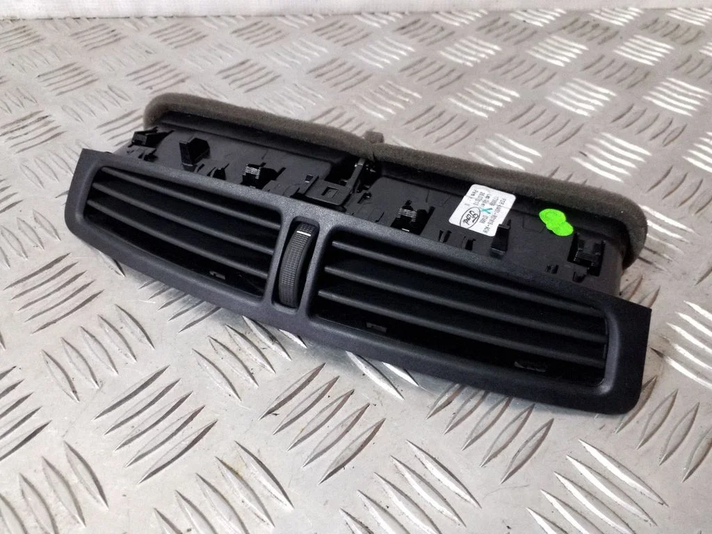 Rear air vent grill FDRAM51R01815ACW