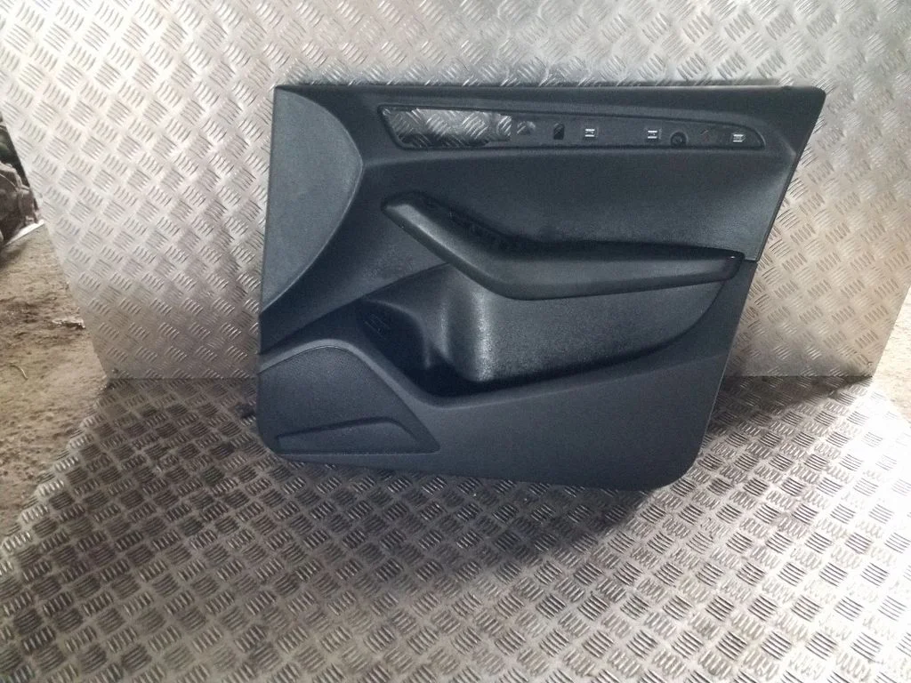 Boczek drzwi przednich JC1493006