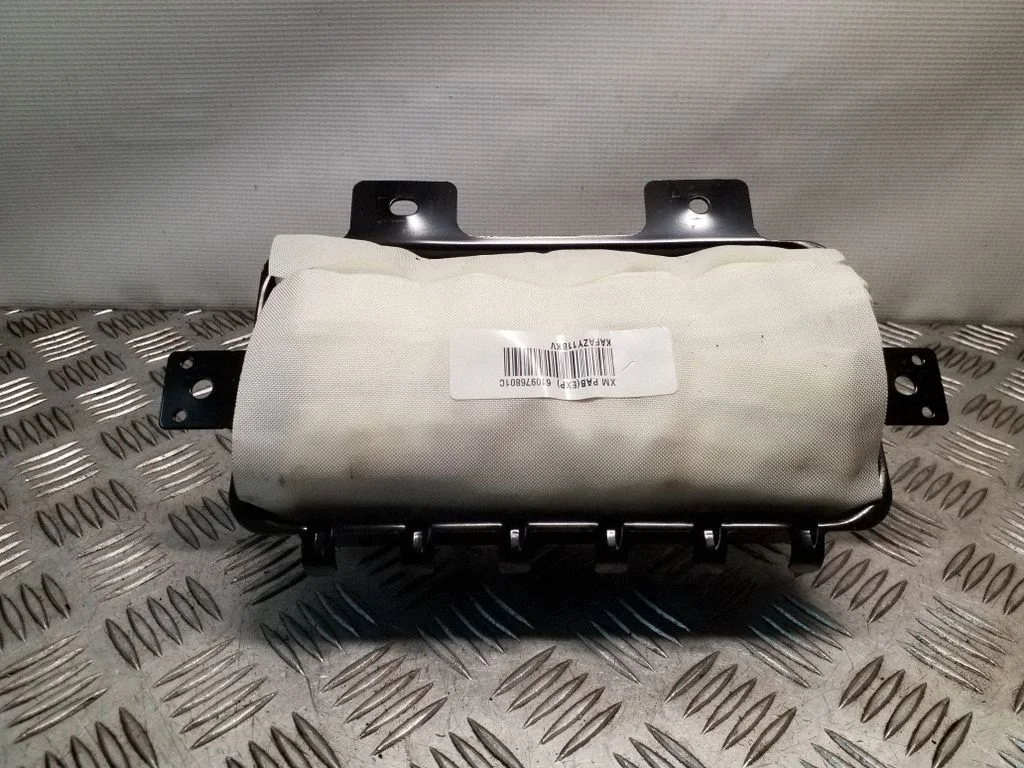 Passenger airbag – KIA Sorento (2010-2014)