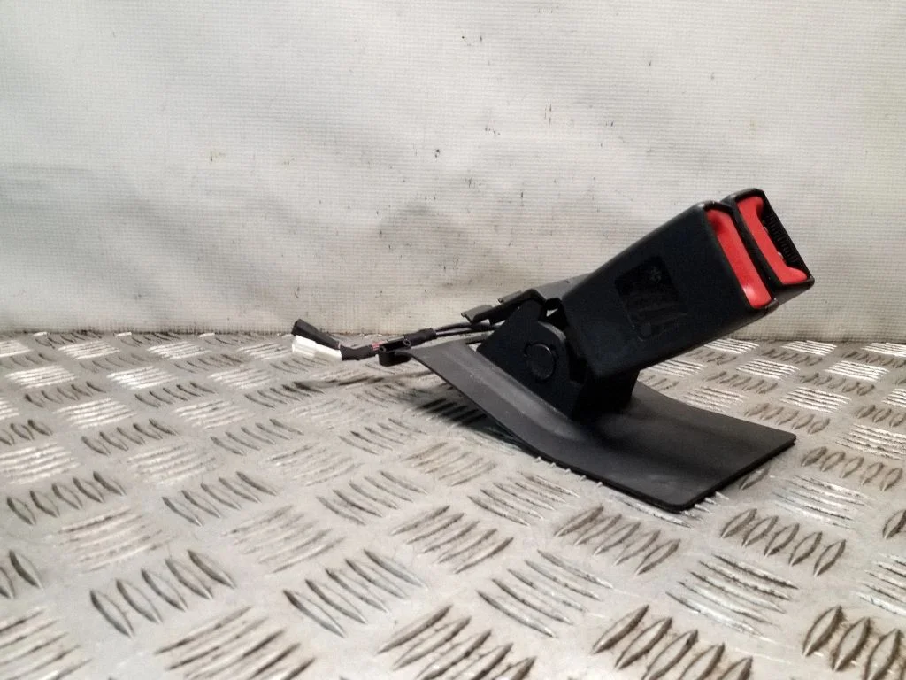 Middle seatbelt buckle (rear) 2756291