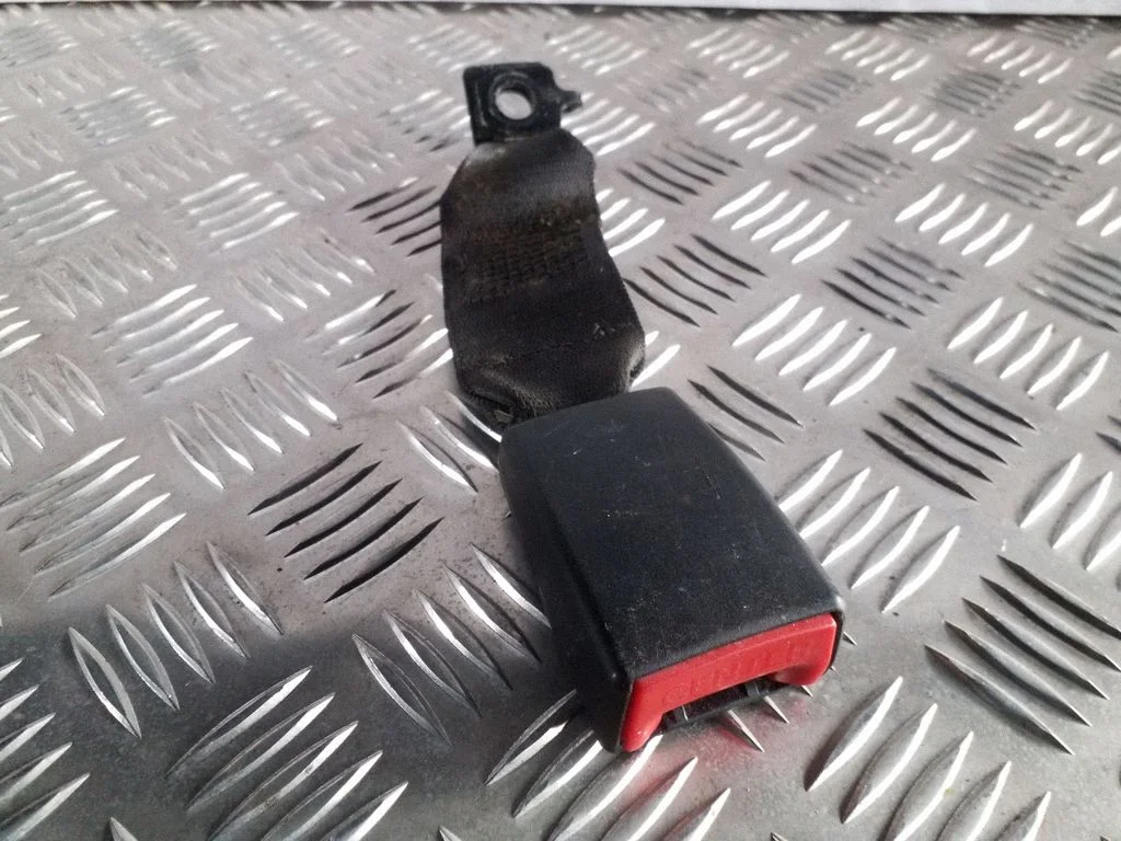 Middle seatbelt buckle (rear) 3448365