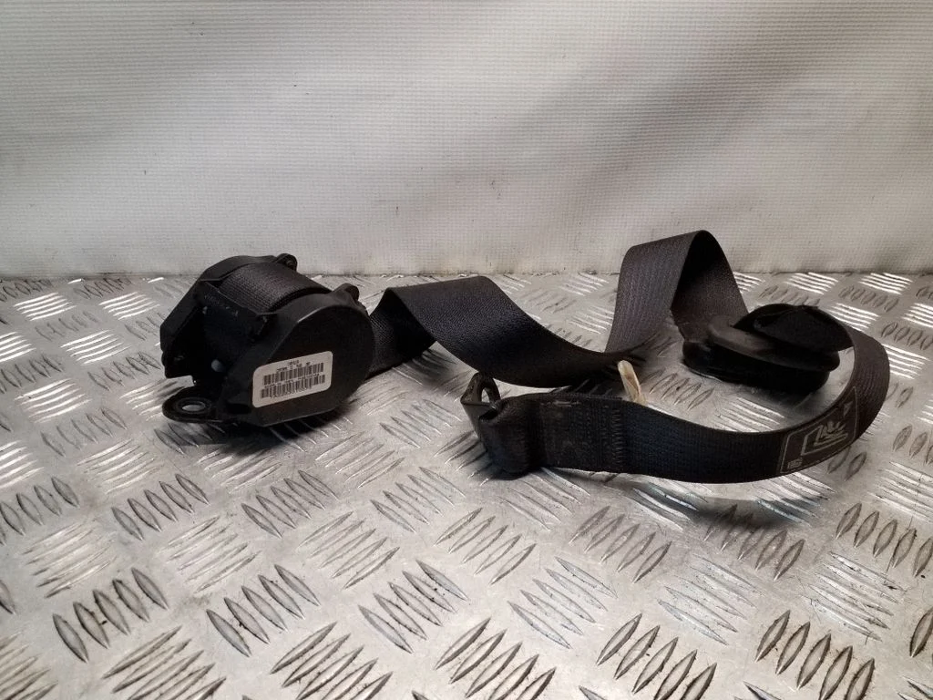 Tagumine turvavöö 615301464A