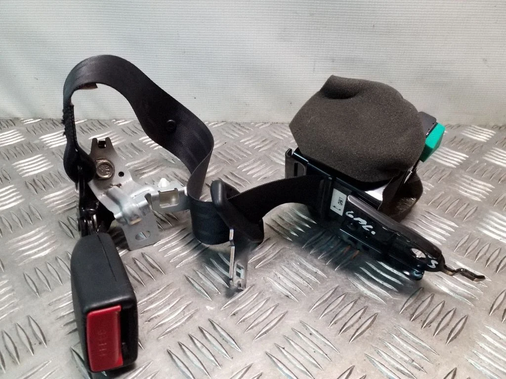 Middle seatbelt (rear) T86376T