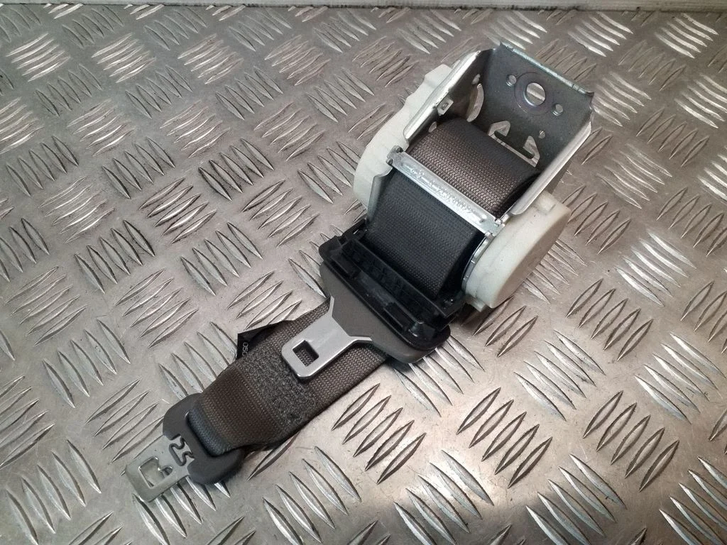 Middle seatbelt (rear) 8X23F600A38