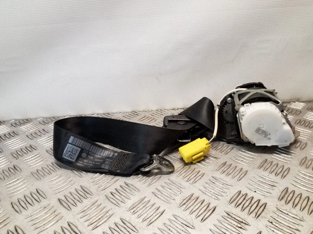 Front seatbelt – Volkswagen Passat CC (2008-2016)