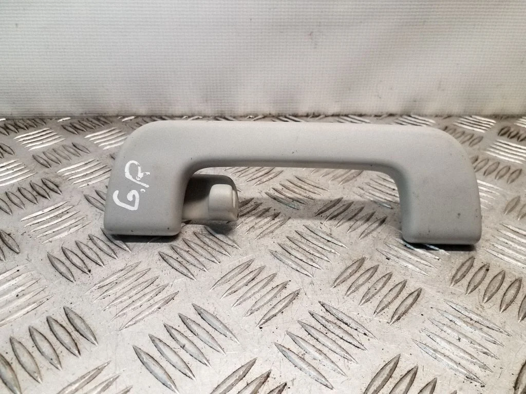 Rokturis aizmugurējais 8R0857607J