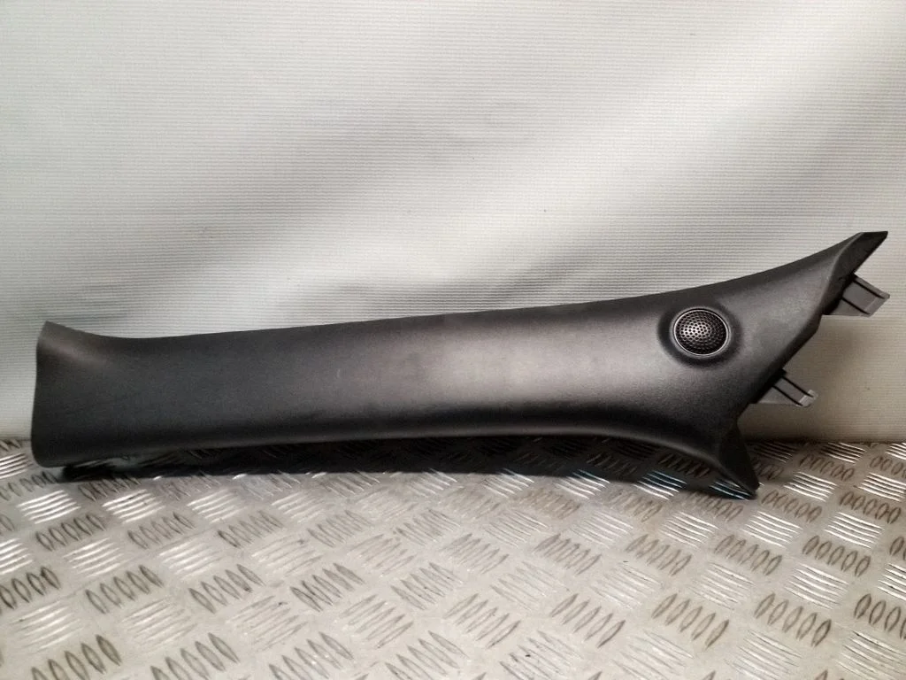 (A) pillar trim – Nissan Juke I F15 (2010-2018)