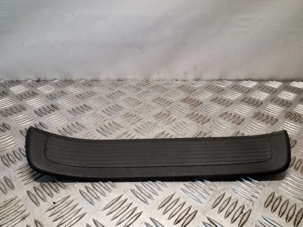 Rear sill trim cover 84212SJD0030