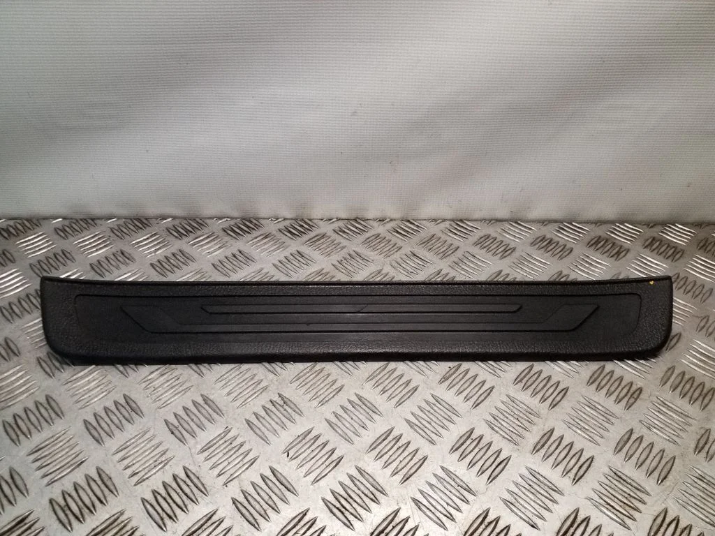 Front sill trim cover – KIA Sorento (2010-2014)