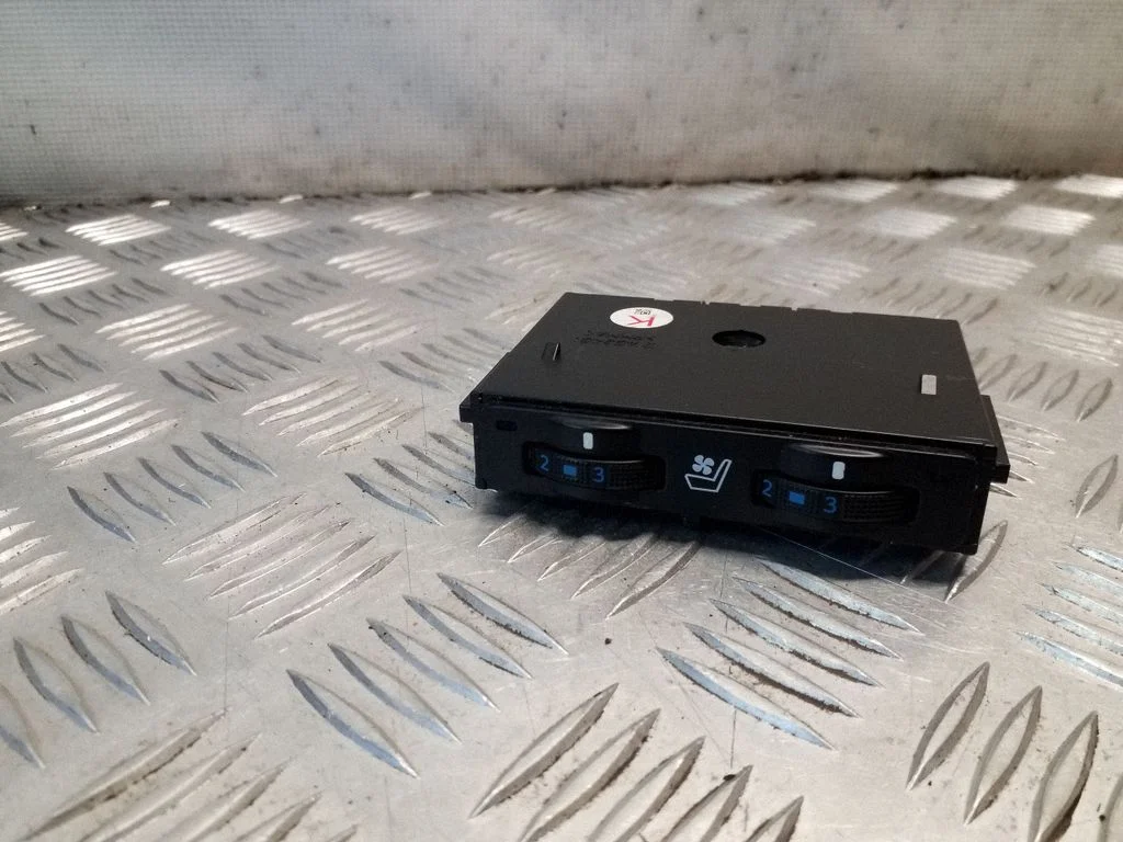 Seat heating switch 453451