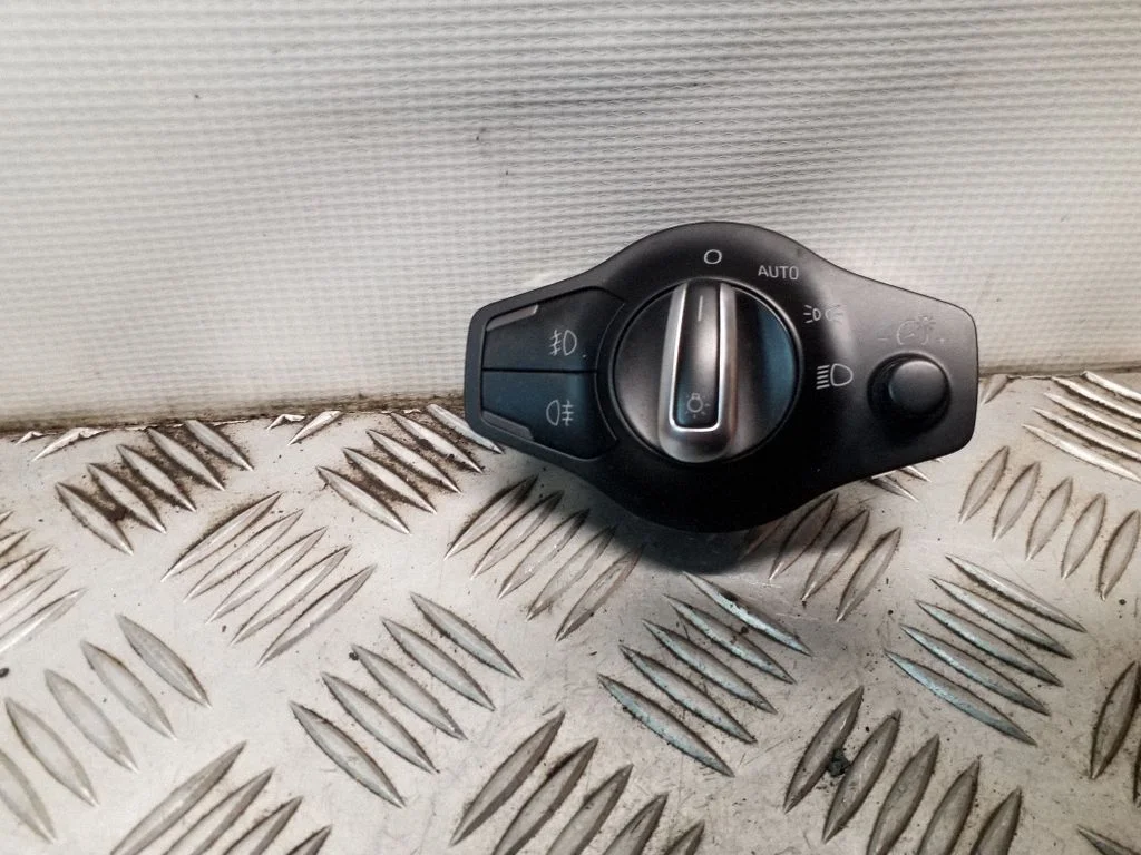 Gaismu slēdzis 8K0941531AS