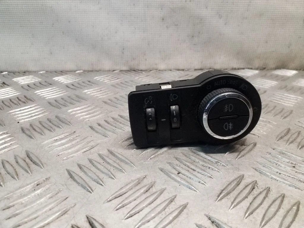 Light switch 23197912