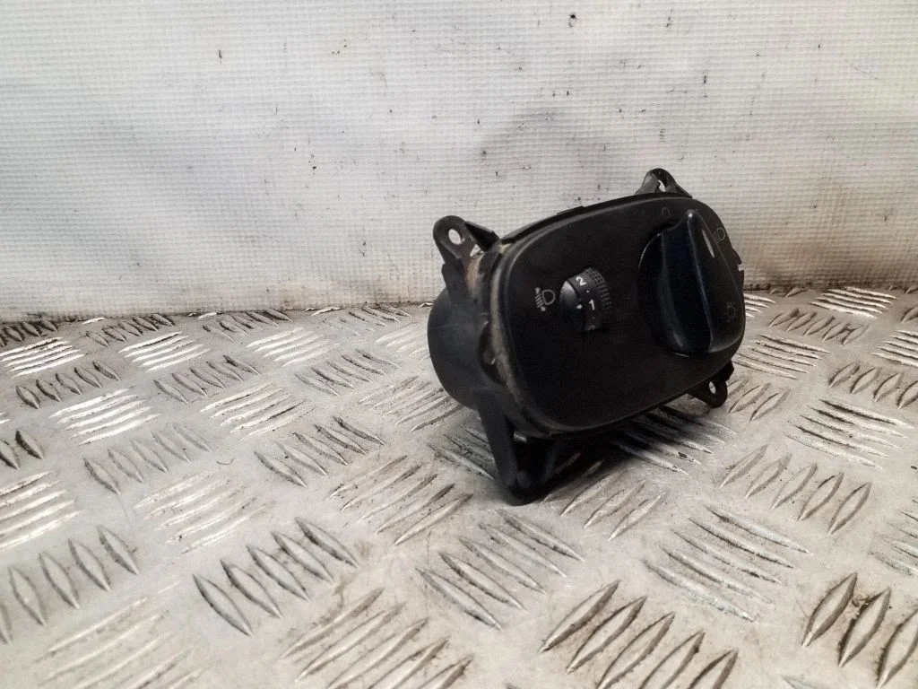 Przełącznik świateł YC1T13A024DB