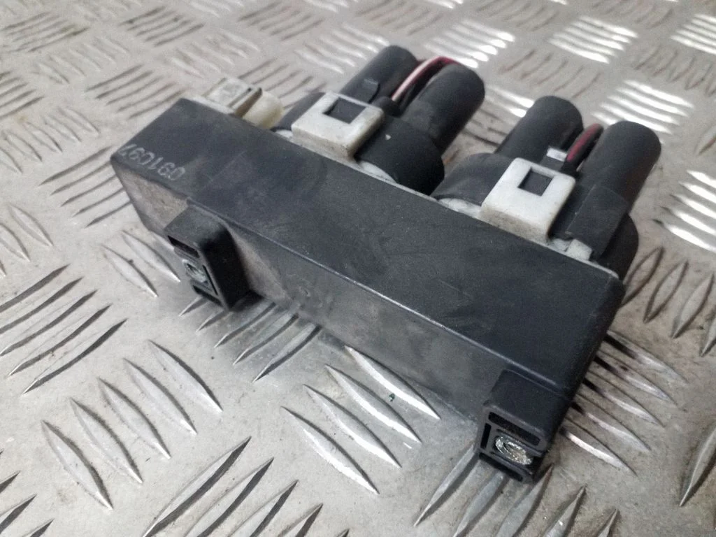 Coolant fan relay 7MO000317D