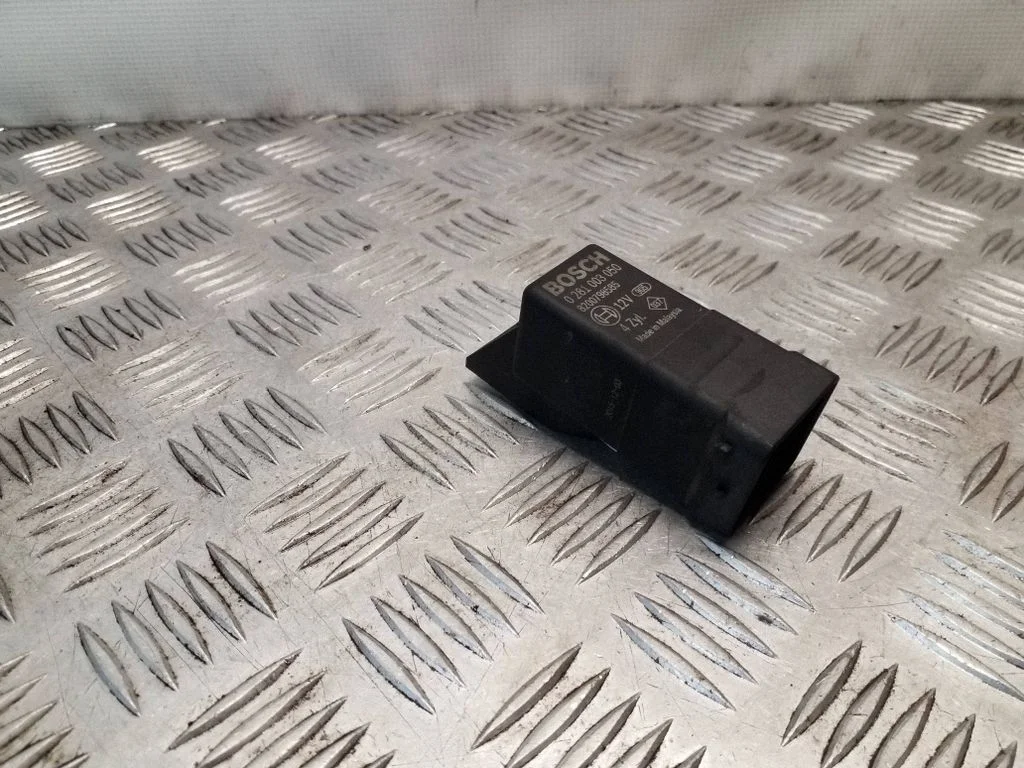 Glow plug pre-heat relay – Renault Trafic III (X82) (2014-)