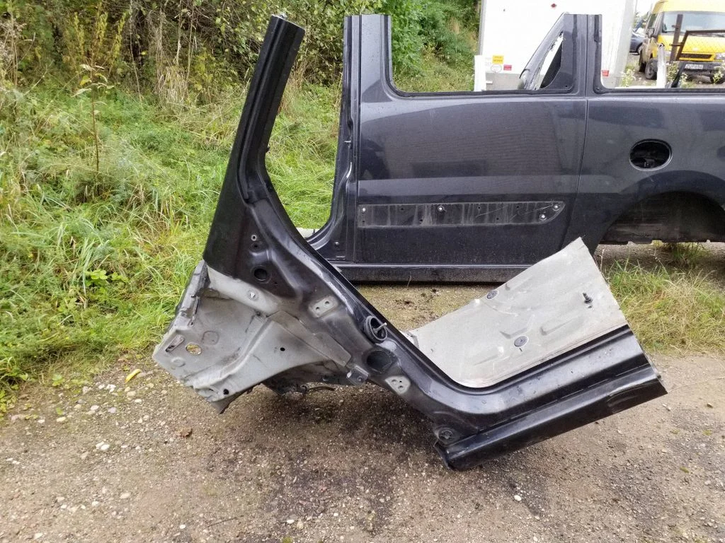 Front quarter panel – left