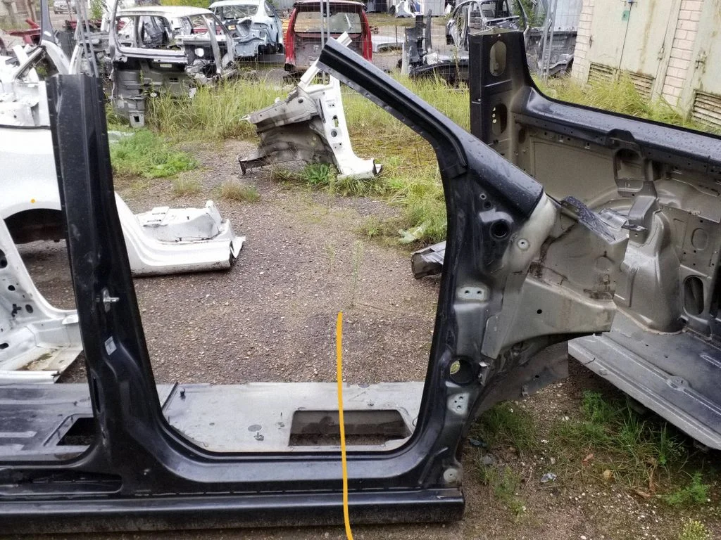Front quarter panel – right
