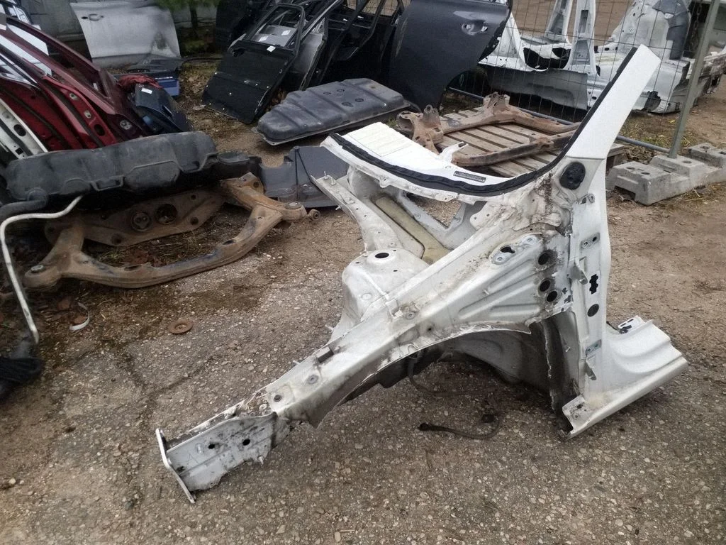Front quarter panel – left