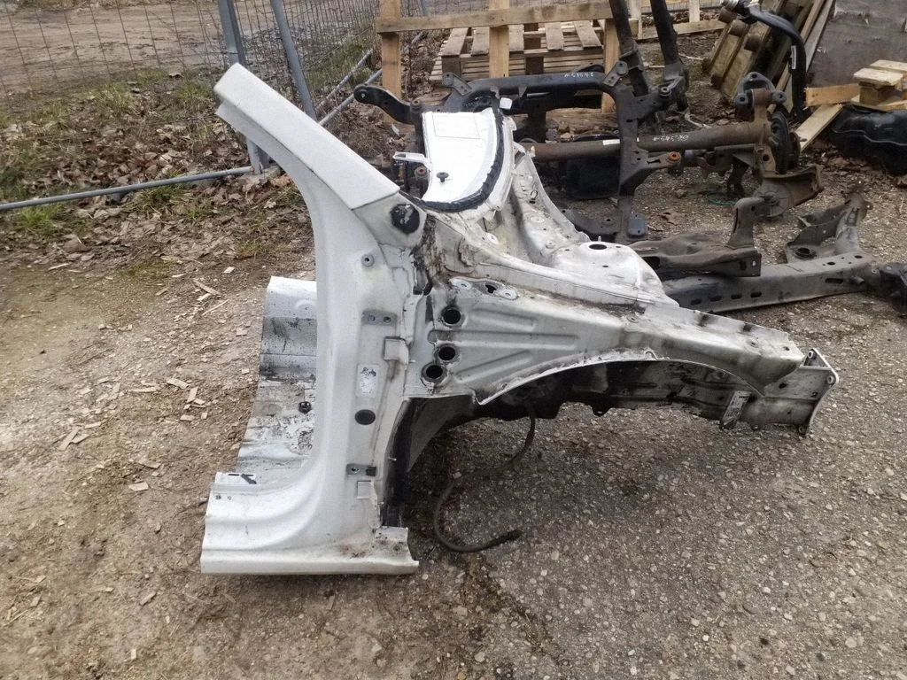 Front quarter panel – right