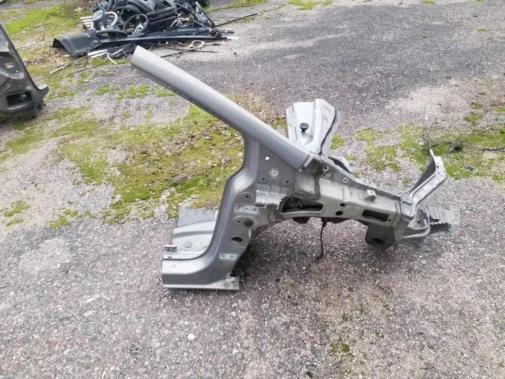 Front quarter panel – right